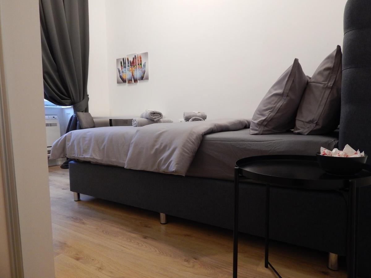 Gold Rooms And Suite Рийека Екстериор снимка
