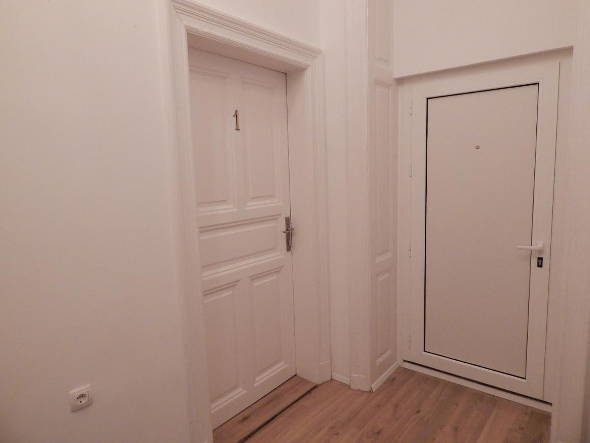 Gold Rooms And Suite Рийека Екстериор снимка